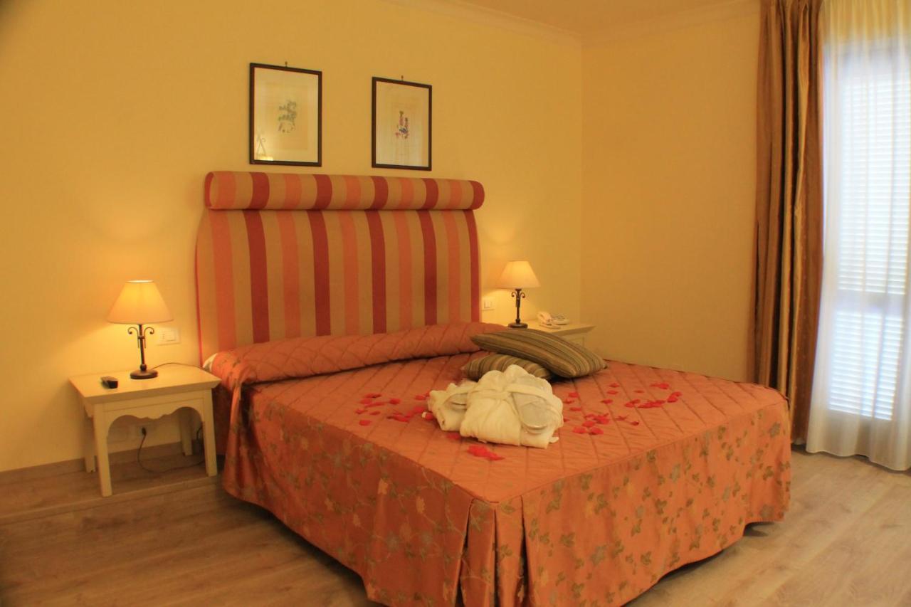 Il Parco Sul Mare Resort & Spa 토르토레토 외부 사진